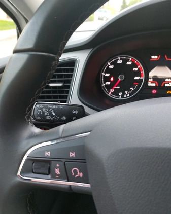 Seat Leon cena 70050 przebieg: 61700, rok produkcji 2019 z Łódź małe 562